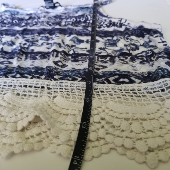 Forever 21 Blue and White Tribal Print Halter Top w/ Crochet Trim Size Small - Picture 2 of 9